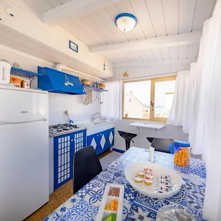 アパート A Lampara